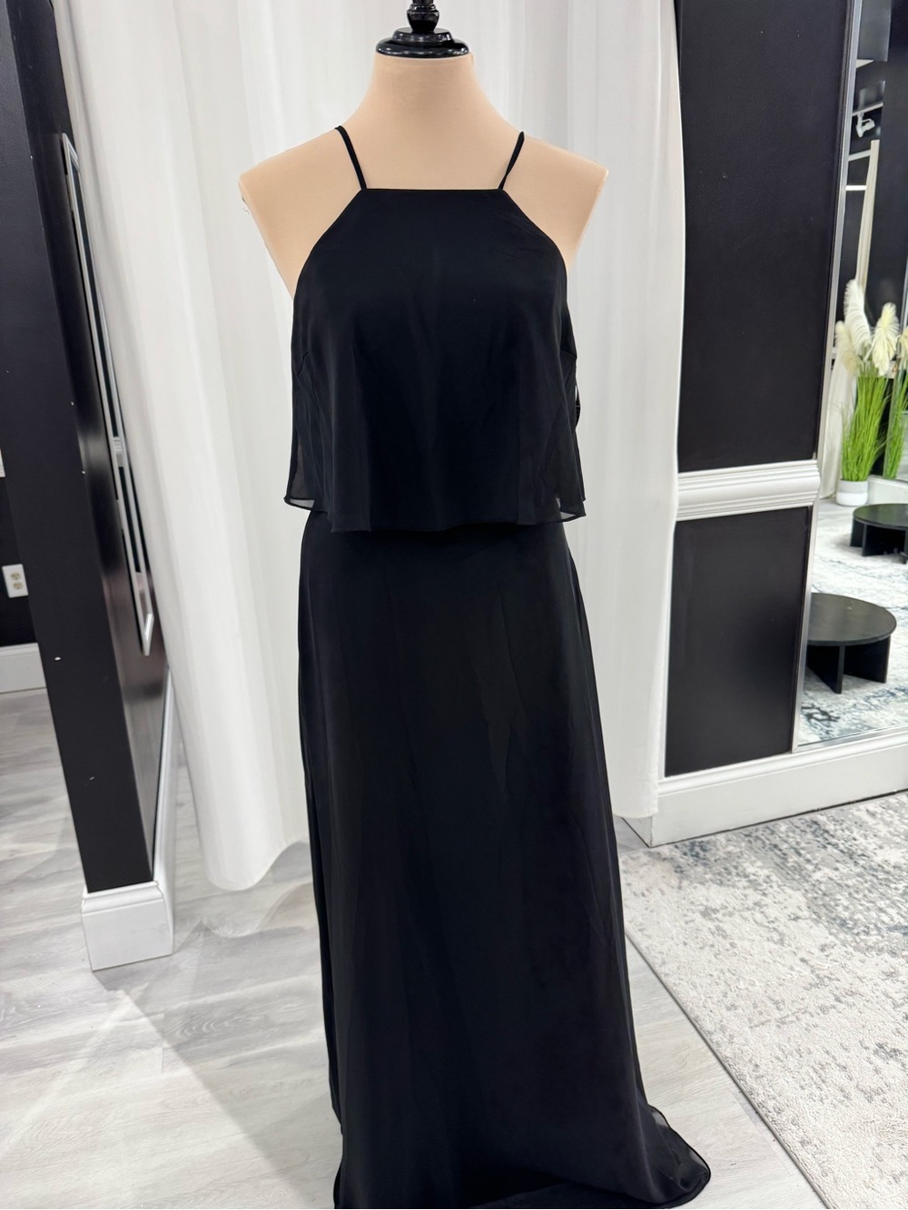 Elegant Black Spaghetti-Strap Formal Dress